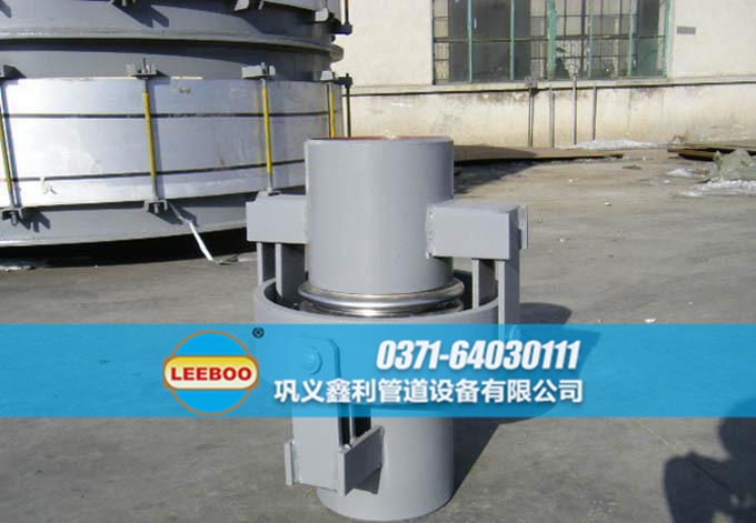 萬向鉸鏈<a href=http://www.m-d-n.com target=_blank class=infotextkey>補(bǔ)償器</a>發(fā)貨現(xiàn)場