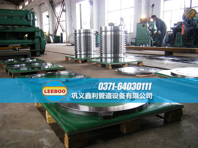 鑫利<a href=http://www.m-d-n.com target=_blank class=infotextkey>補償器</a>組裝車間