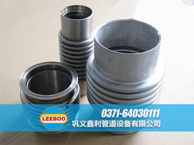 湖南省邵陽市新寧縣溝槽式<a href=http://www.m-d-n.com target=_blank class=infotextkey>補償器</a> /></p>鑫利管道是專業(yè)開發(fā)、研制和生產(chǎn)波紋<a href=http://www.m-d-n.com target=_blank class=infotextkey>補償器</a>廠家，該產(chǎn)品具有尺寸準備、結構緊湊、安裝可靠、耐腐蝕、便于安裝、壽命長等優(yōu)點，廣泛應用于航天、發(fā)電、石化和城市供熱等行業(yè)的各類管道和設備，并在全國多個工程上得到應用。以其優(yōu)良的品質，深受國內外用戶的贊譽和好評。<br />     鑫利管道生產(chǎn)的湖南省邵陽市新寧縣波紋<a href=http://www.m-d-n.com target=_blank class=infotextkey>補償器</a>由構成其工作主體的波紋管（一種彈性元件）和端管、支架、法蘭、導管等附件組成。主要用在各種管道中，它能夠補償管道的熱位移，機械變形和吸收各種機械振動，起到降低管道變形應力和提高管道使用壽命的作用。波紋<a href=http://www.m-d-n.com target=_blank class=infotextkey>補償器</a>連接方式分為法蘭連接和焊接兩種。波紋<a href=http://www.m-d-n.com target=_blank class=infotextkey>補償器</a>屬于一種補償元件，利用其工作主體波紋管的有效伸縮變形，以吸收管線、導管、容器等由熱脹冷縮等原因而產(chǎn)生的尺寸變化，或補償管線、導管、容器等的軸向、橫向和角向位移。也可用于降噪減振。在現(xiàn)代工業(yè)中用途廣泛。<br />     波紋<a href=http://www.m-d-n.com target=_blank class=infotextkey>補償器</a>的可靠性是由設計、制造、安裝及運行管理等多個環(huán)節(jié)構成的。可靠性也應該從這幾個方面進行考慮。材料選擇對用于供熱管網(wǎng)的波紋<a href=http://www.m-d-n.com target=_blank class=infotextkey>補償器</a>選材，除應考慮工作介質、工作溫度和外部環(huán)境外，還應考慮應力腐蝕的可能性、水處理劑和管道清洗劑對材料的影響等，并在此基礎上結合波紋<a href=http://www.m-d-n.com target=_blank class=infotextkey>補償器</a>材料的焊接、成型以及材料的性能價格比，優(yōu)選出經(jīng)濟實用的波紋管制作材料。<br />     一般情況下，選用湖南省邵陽市新寧縣波紋<a href=http://www.m-d-n.com target=_blank class=infotextkey>補償器</a>的材料應滿足下列條件：<br />（1）高彈性極限、抗拉強度和疲勞強度，保證其正常工作。<br />（2）良好的塑性，便于波紋<a href=http://www.m-d-n.com target=_blank class=infotextkey>補償器</a>加工成形，且能通過隨后的處理工藝（冷作硬化、熱處理等）獲得足夠的硬度和強度。<br />（3）較好的耐腐蝕性能，滿足在不同環(huán)境下工作要求。<br />（4）良好的焊接性能，滿足在制作過程中的焊接工藝要求。<br />    對于地溝敷設的熱力管網(wǎng)，當波紋<a href=http://www.m-d-n.com target=_blank class=infotextkey>補償器</a>所處管道地勢較低時，雨水或事故性污水會浸泡波紋管，應考慮選用耐蝕性更強的材料，如鐵鎳合金、高鎳合金等。由于此類材料價格較高，在制造波波紋<a href=http://www.m-d-n.com target=_blank class=infotextkey>補償器</a>時，可以考慮僅在與腐蝕性介質接觸的表面增加一層耐蝕合金。疲勞壽命設計由波紋<a href=http://www.m-d-n.com target=_blank class=infotextkey>補償器</a>的失效類型及原因分析可以看出，該產(chǎn)品的平面穩(wěn)定性、周向穩(wěn)定性及耐腐蝕性能均與其位移量即疲勞壽命相關。過低的疲勞壽命將會導致其穩(wěn)定性及耐蝕性能下降。<br />    鑫利管道波紋<a href=http://www.m-d-n.com target=_blank class=infotextkey>補償器</a>設計合理、性能優(yōu)良，在業(yè)界擁有良好的口碑。另外公司長期從事波紋<a href=http://www.m-d-n.com target=_blank class=infotextkey>補償器</a>批發(fā)與零售，歡迎新老用戶前來選購！國內波紋<a href=http://www.m-d-n.com target=_blank class=infotextkey>補償器</a>哪家好，鑫利管道是選！<p style=